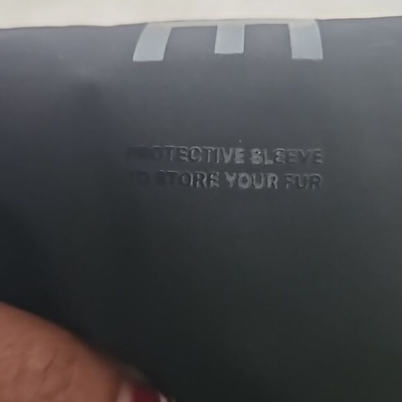 Rudsak Unisex Resueable Protective Sleeves To Store Your Fur Black - Picture 11 of 16